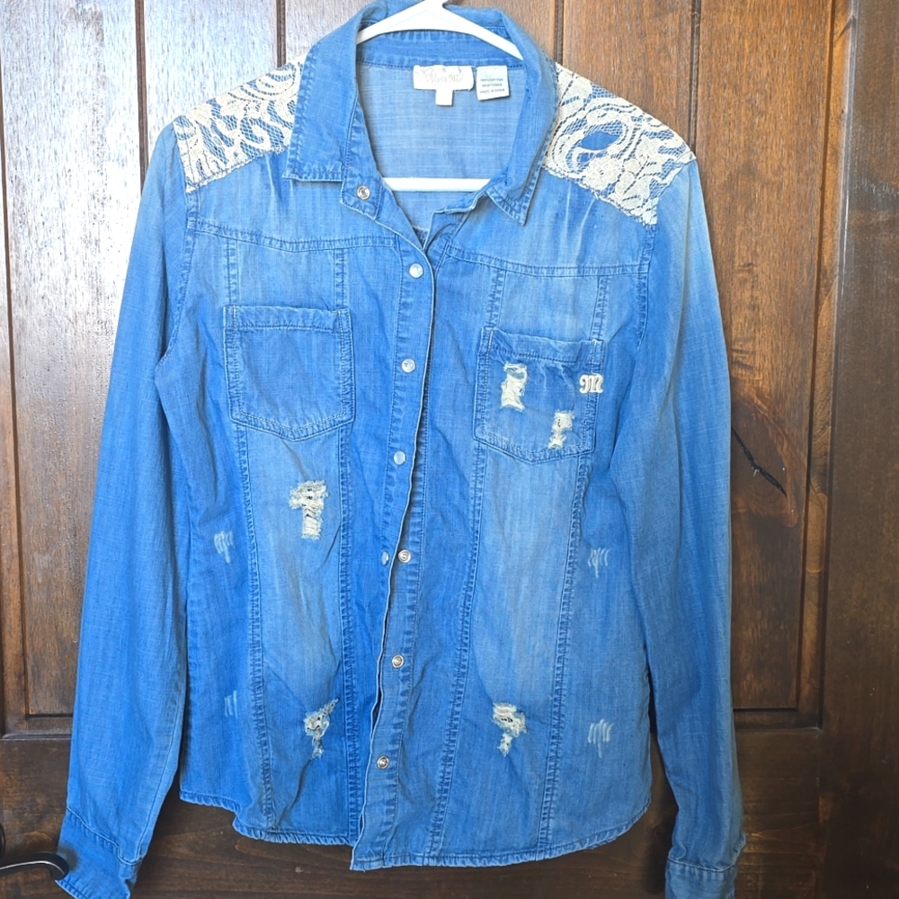 L Miss me Denim shirt with lace accents
